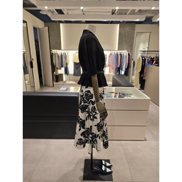 [파주점] 세트 퍼프 소매 블라우스 + 플로럴 플레어 스커트 JS5B0BL261,JS5B0SK321