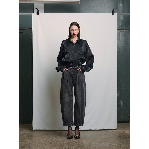 BLACK VOLUME TUCK FAUX LEATHER BELT DENIM PANTS