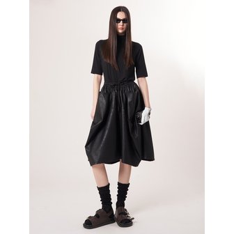 애스플래폼 AW52PT32 레더 이펙트 플레어 팬츠_블랙