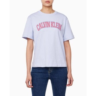 Calvin Klein Jeans 여성 박시 캘빈클라인 바시티 반팔 티셔츠(47B822G)