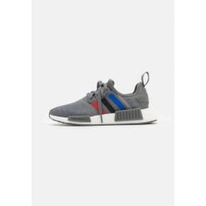 2896994 adidas 아디다스 오리지널 NMD_R1 UNI - 트레이너 그레이 포/베터 스칼렛/코어 블랙