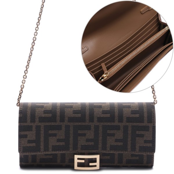 [부산점] 26SS 여성 바게트 체인 장지갑 (8M0365 A98P F0A6E 26S)