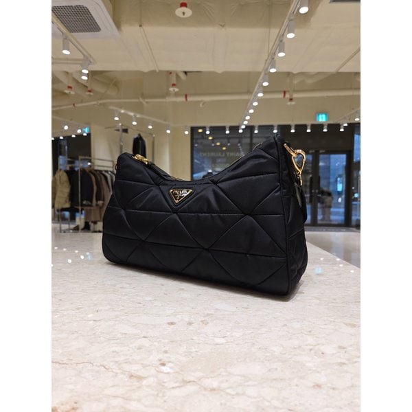 [부산점] [프라다] 여성 리나일론 라지 패딩백 1BC232-RDJN-F0632