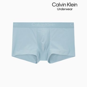 Calvin Klein Underwear 남성 CK 블랙 마이크로 로우라이즈 트렁크(NB3634-CYA)