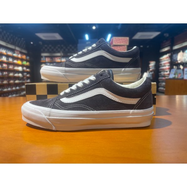 [여주점] (남여공용) 스니커즈 프리미엄 올드스쿨 피그스웨이드 (네이비) (VN000D56BYD)