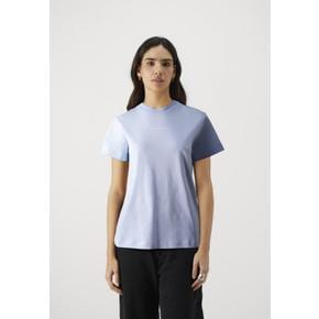 캘빈 클라인 멀티 로고 레귤러 티셔츠 6CA21D09B-K11 DREAM BLUE