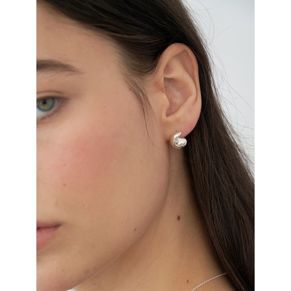 Flow Curl Earring
