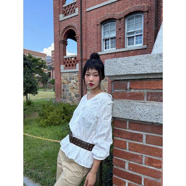 [B. my] 레이스 러플 브이넥 볼륨 블라우스  아이보리 (BF5864N020)