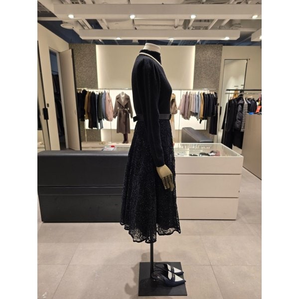 [파주점] 플레어 자수 레이스 니트 원피스 JR1A1OP051