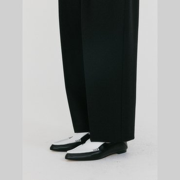 EENK ZUCUP Venetian Loafer - Black/White