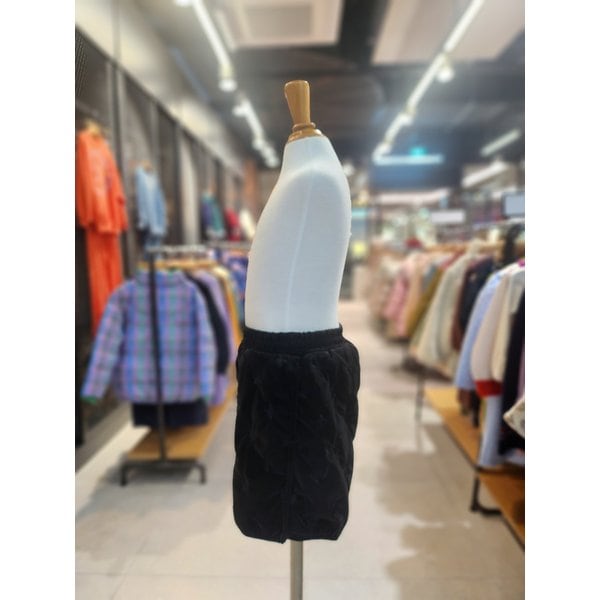 [파주점] (BK)루즈페-블랙퀼티드쇼츠 74A1941801