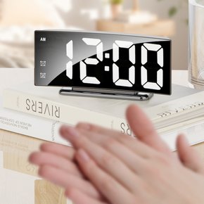 1+1 대형 숫자 디지털 LED 탁상시계 무소음 알람 시계