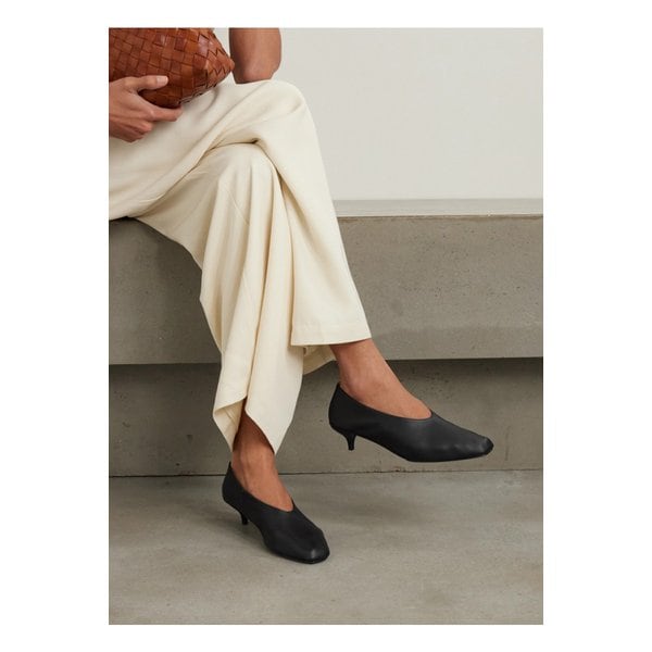 세인트 아그니 소프트 글러브 가죽 펌프스 블랙 46376663162850999