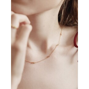 Simple point aphrodite necklace