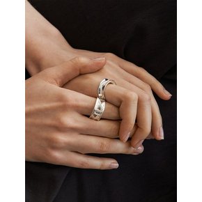 SAND DUNE STONE RING (CLEAR QUARTZ)