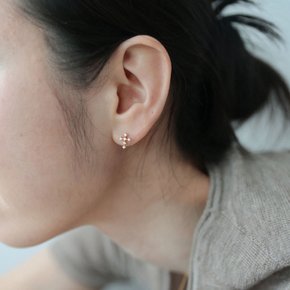 [ 본사정품 / 실크 파우치 쇼핑백증정 ] 14k 골드필드 실버 지르코니아 어반 십자가 귀걸이