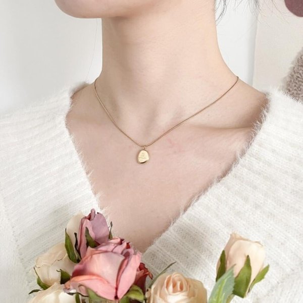 [옷자락] 여자 데일리룩 캐주얼 심플 골드 라운드 목걸이