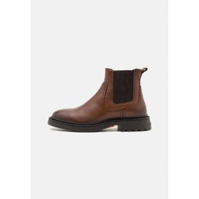 4987854 Tommy Hilfiger COMFORT CHELSEA - Classic ankle boots cognac