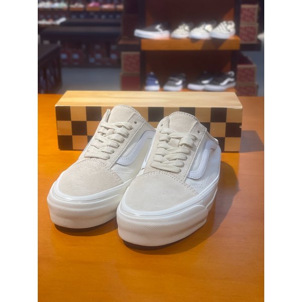 [여주점] (남여공용) 스니커즈 프리미엄 올드스쿨 뮬 LX (베이지) (VN000DC589F)