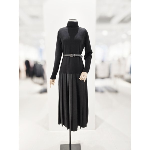 [파주점] [더아이잗컬렉션]터틀넥 플리츠 롱 니트 원피스 CPCA1OP711