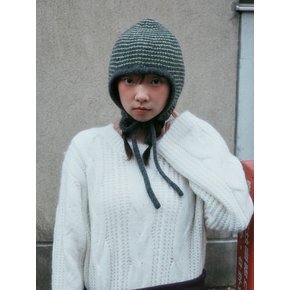 Hug Stripe Trapper Hat_Charcoal(OC25-KN23)