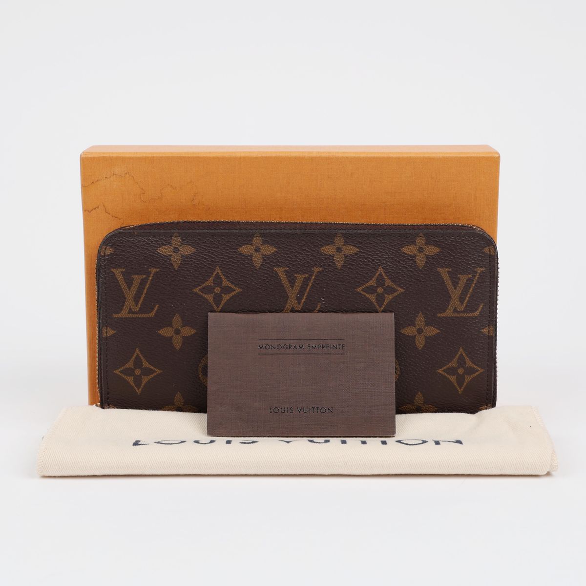 확대된 대표 https://image-cdn.trenbe.com/resale-product-photo/884570/1791881246215-2a4465c7-6b8b-4757-b477-2007561a09d3.jpg
