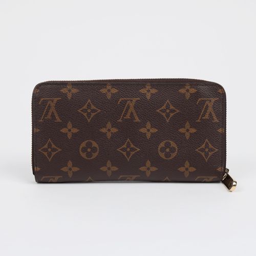 https://image-cdn.trenbe.com/resale-product-photo/884570/1791881246207-7f7d33ce-fda6-4728-b1a0-f69535c31645.jpg
