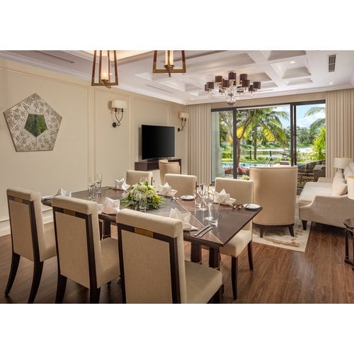 https://media.eoding.com/media/travelagent/1722/imagecontent/%EB%A9%9C%EA%B9%9C1%EB%B2%A0%EB%93%9C_OneBedroomVillaLakeview_LivingRoom1.jpg