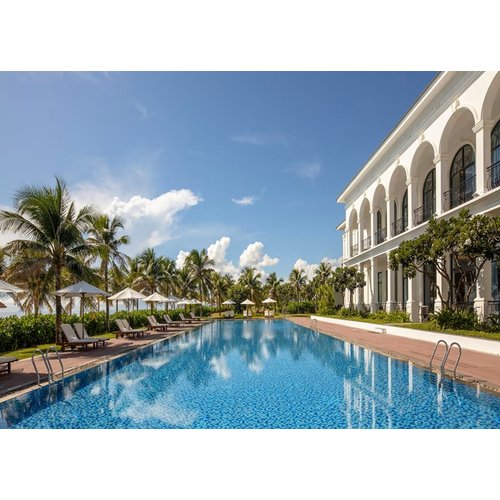 https://media.eoding.com/media/travelagent/1722/imagecontent/%EB%A9%9C%EA%B9%9C%20%EC%88%98%EC%98%81%EC%9E%A5%20%EB%A9%94%EC%9D%B8.jpg
