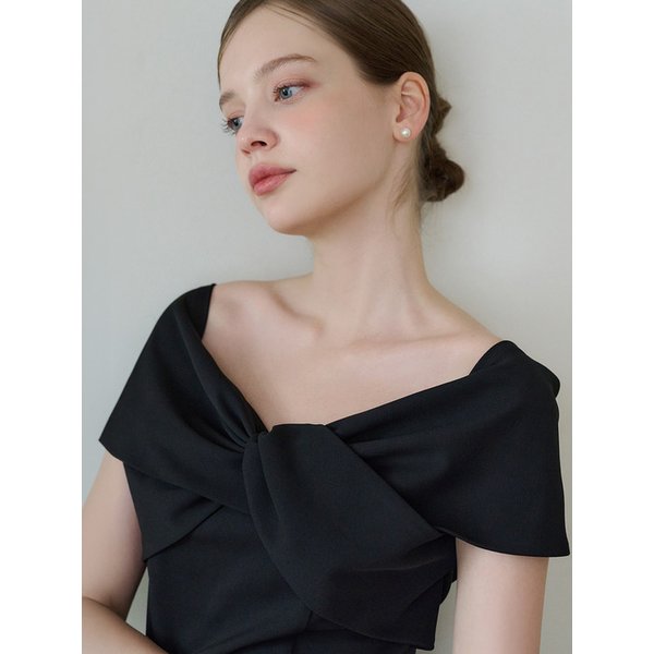 Liveah Off Shoulder Blouse [Black]