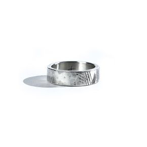 SEWN SWEN SILVER SCRATCH X HAMMER HALF RING