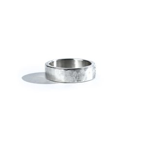 SEWN SWEN SILVER SCRATCH X HAMMER HALF RING