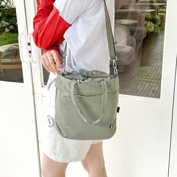 [옷자락] 여성 스트릿패션 나일론 무지 조임끈 사각 크로스백