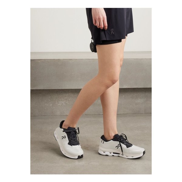 러닝 클라우드존 스트레치  니트 스니커즈 화이트 1647597358636983