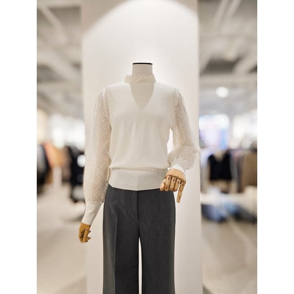 [파주점] [더아이잗컬렉션]튤 스팽글 하이넥 풀오버 니트 CR2A1PO771