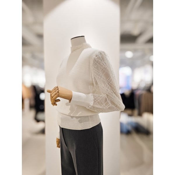 [파주점] [더아이잗컬렉션]튤 스팽글 하이넥 풀오버 니트 CR2A1PO771