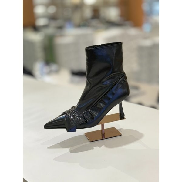 [시흥점] (슈콤마보니] 러플 앵클 부츠 (블랙) DG3CW24505BLK