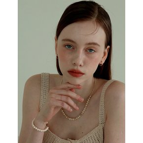 beige ball necklace