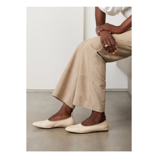 에이디 노미 가죽 발레리나 플랫 크림 46376663162907259