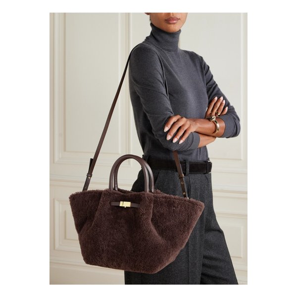 드멜리어 뉴욕 미디 가죽 트리밍 시어링 토트 브라운 46376663162913579