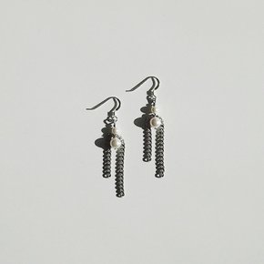 PSW.E 화이트 H002 진주체인 유니크 귀걸이