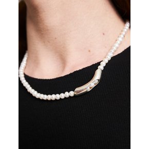 pearl pendant necklace