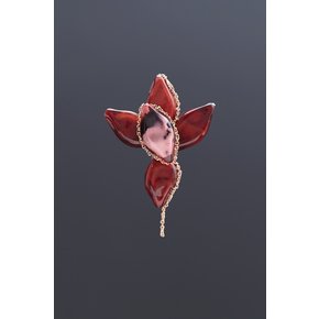 Cinnamon Rhizome Brooch