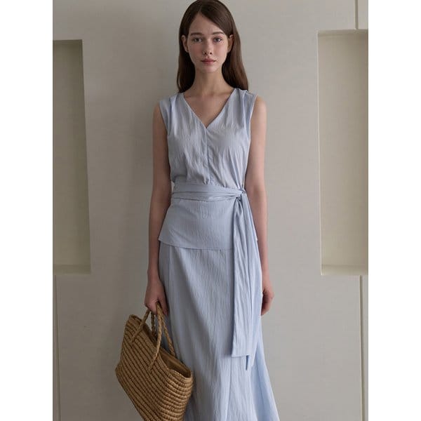 [세트] 플로우 타이 블라우스 + 플로우 스트랩 플레어 스커트 블루 J1785