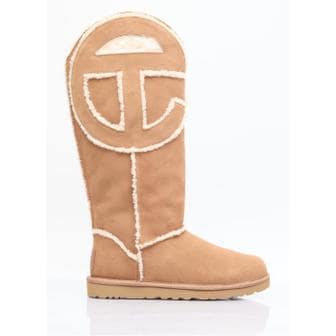 UGG 24 FW 어그 x 텔파 로고 패치 시어링 스웨이드 톨 부츠 브라운 1155870 CHE