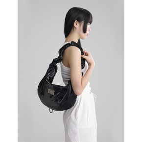 GLOSSY WAVE CROSS HANDLE BAG [BLACK]