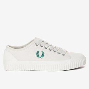 (Hughes Low Canvas) FRED PERRY 남녀 공용 스니커즈 SFPU2314365-D06