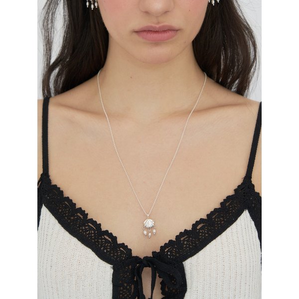 Concha Pearl Drop Necklace