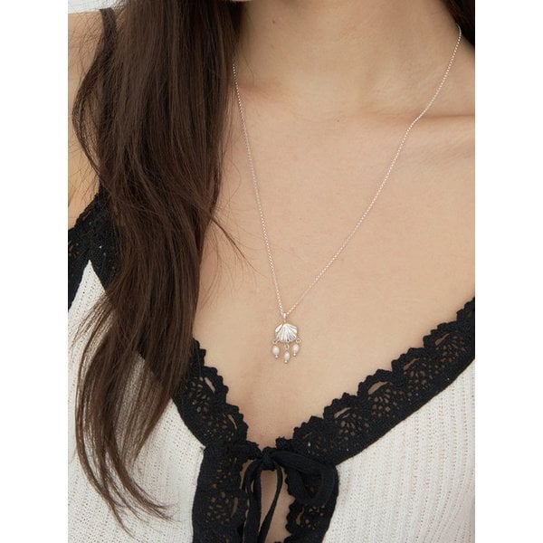 Concha Pearl Drop Necklace
