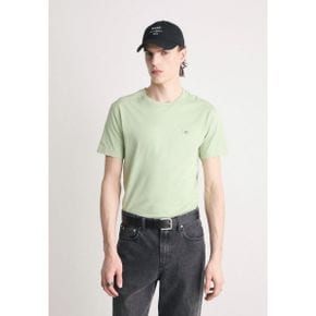 4732308 GANT REG SHIELD SS - Basic T-shirt milky matcha